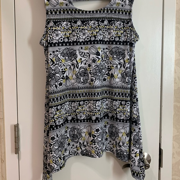 EST 1962 Sleeveless Sharkbite Hem Tunic To… - Picture 3 of 8